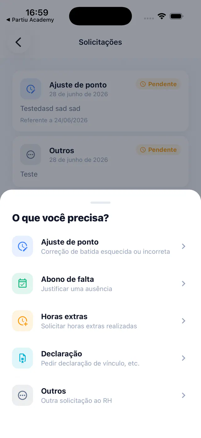 Selector de tipo de solicitud: corrección de fichaje, justificación de ausencia, horas extra, certificado y otros
